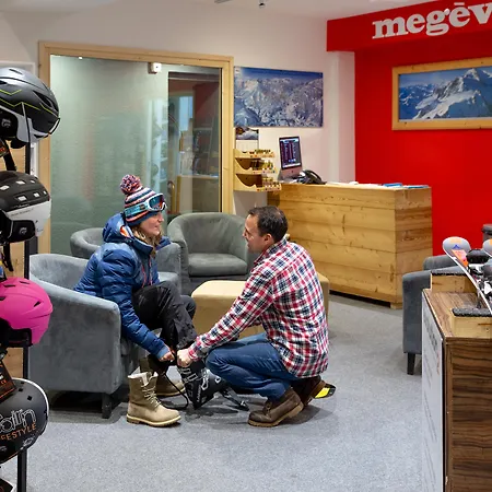 Les Loges Blanches Готель 4*
