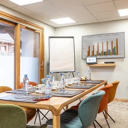 Les Loges Blanches מגב