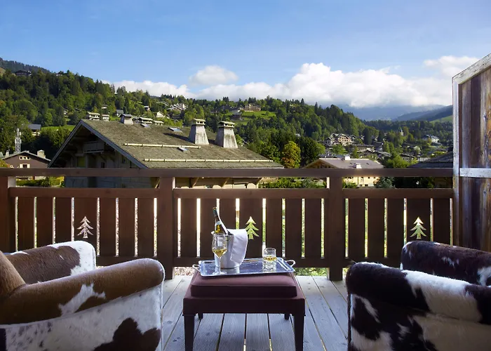 Les Loges Blanches מלון 4*