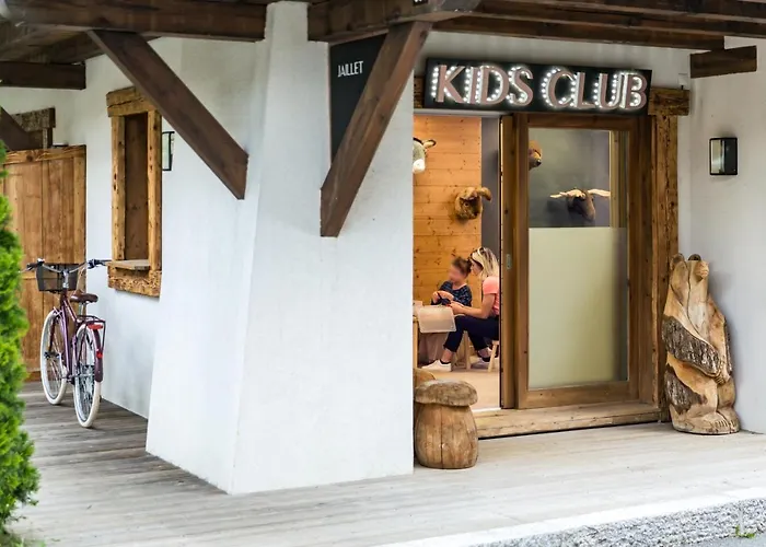 Les Loges Blanches Szálloda 4*